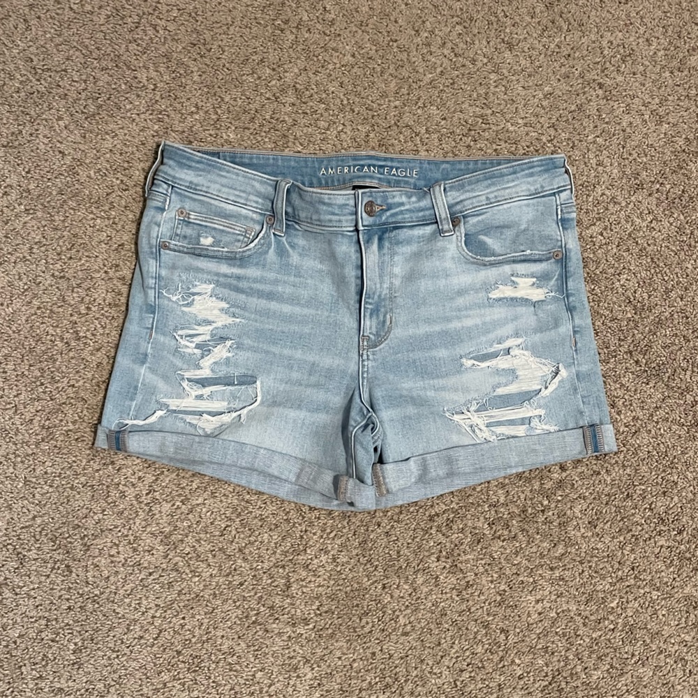 American Eagle Midi short, size 16.  Immaculate conditions! ONLY WORN ONCE.